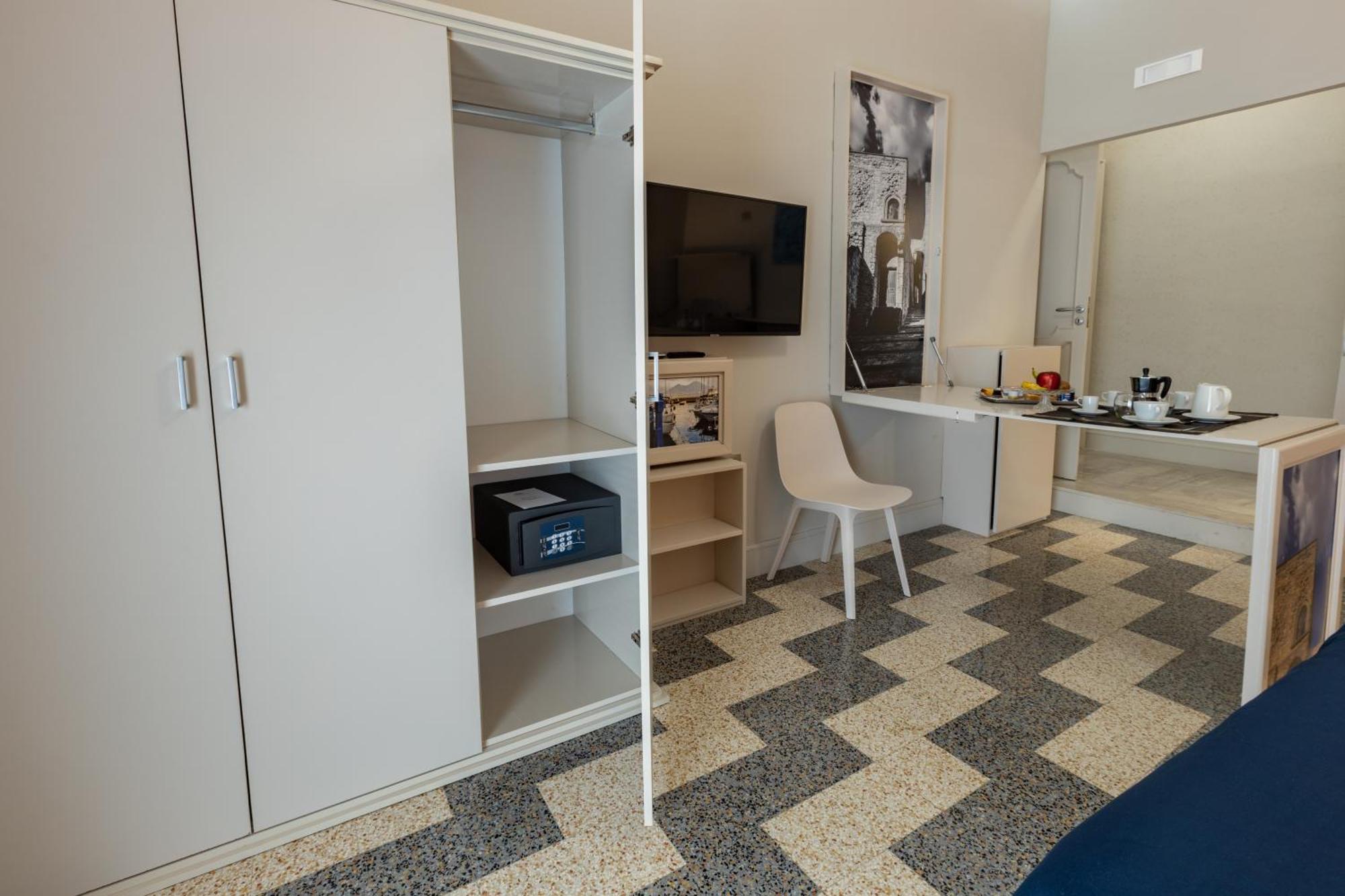 I 4 Elementi Hotel เนเปิลส์ ภายนอก รูปภาพ